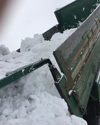 #大雪 
#排雪
#ダンプ
#寝不足
#明日もダンプ
#急に忙しい
#寒すぎる
#渋滞